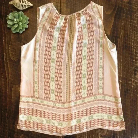 Lex & Madison | Sleeve V-neck Blouse with Pattern - Picture 4 of 4